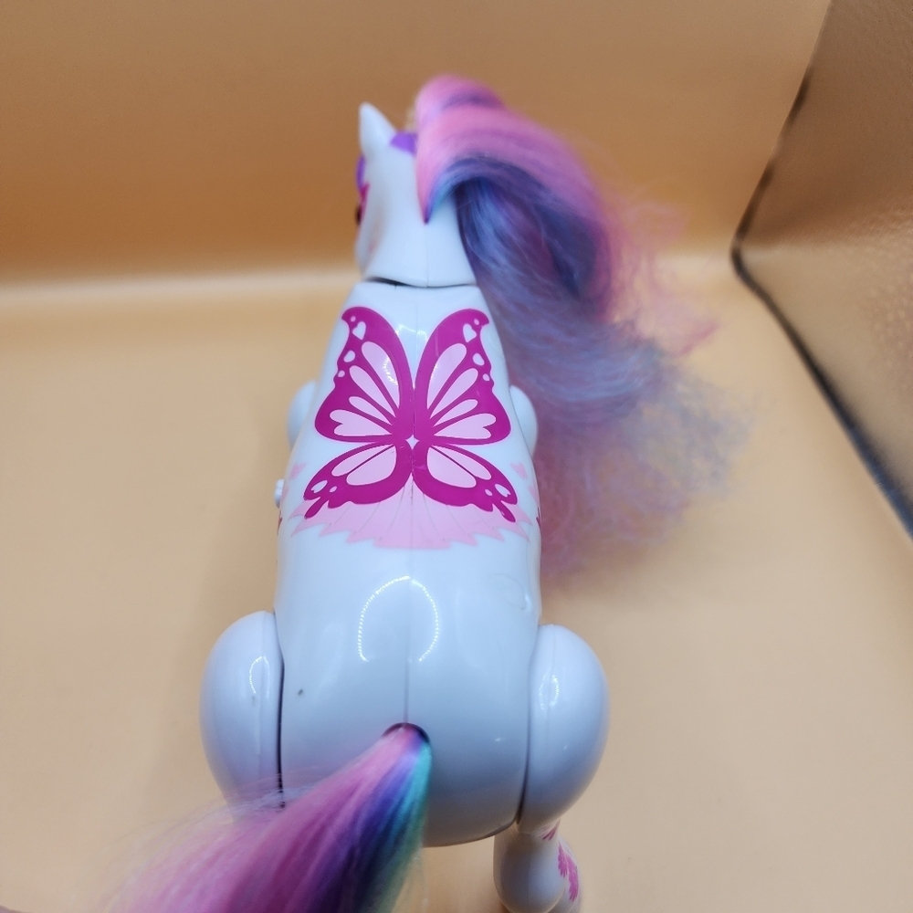 Little Live Pets Shimmer Dancing Unicorn Interactive Lights & Sounds - Picture 5 of 7